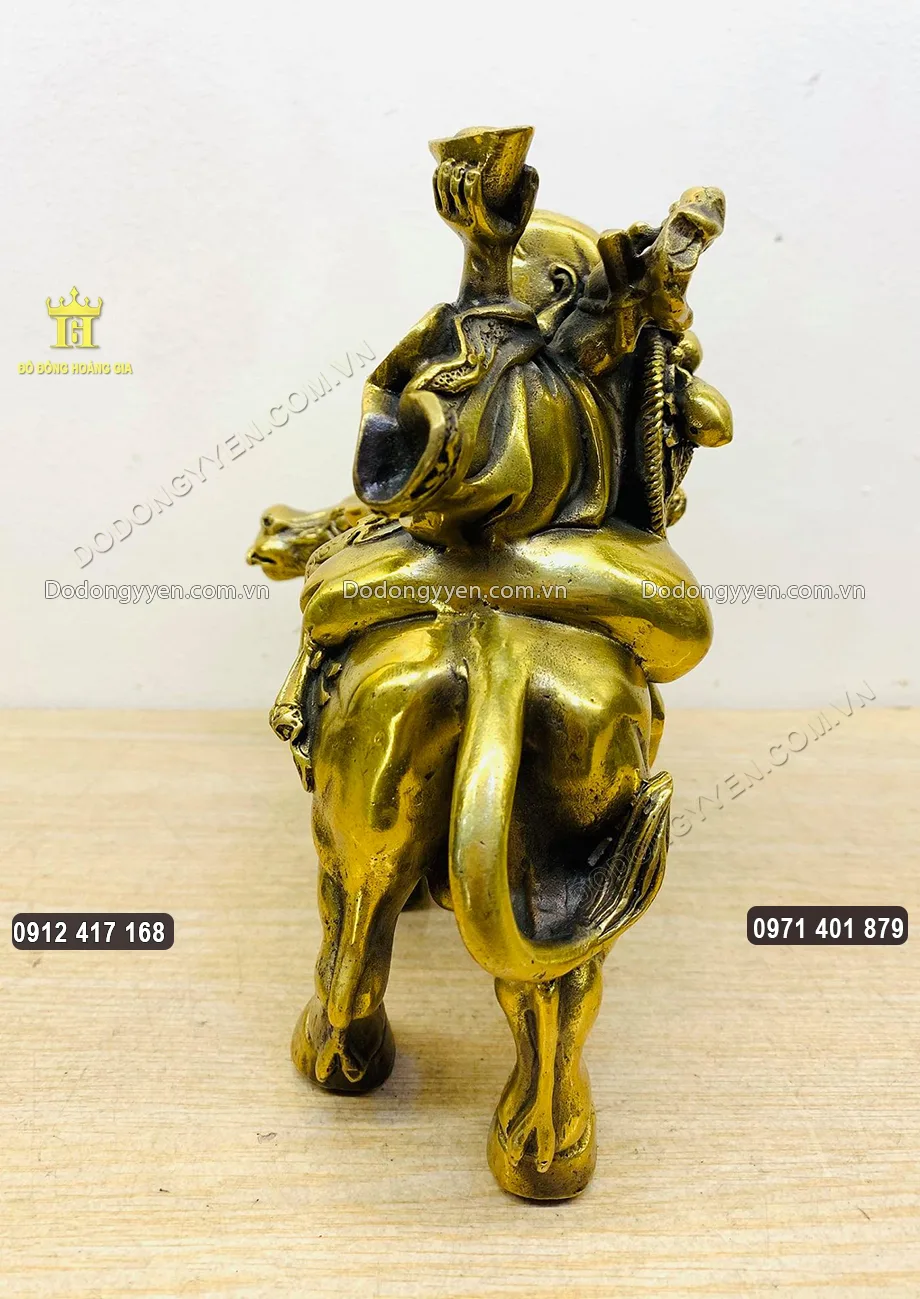 H&igrave;nh ảnh ph&iacute;a sau của linh vật tr&acirc;u